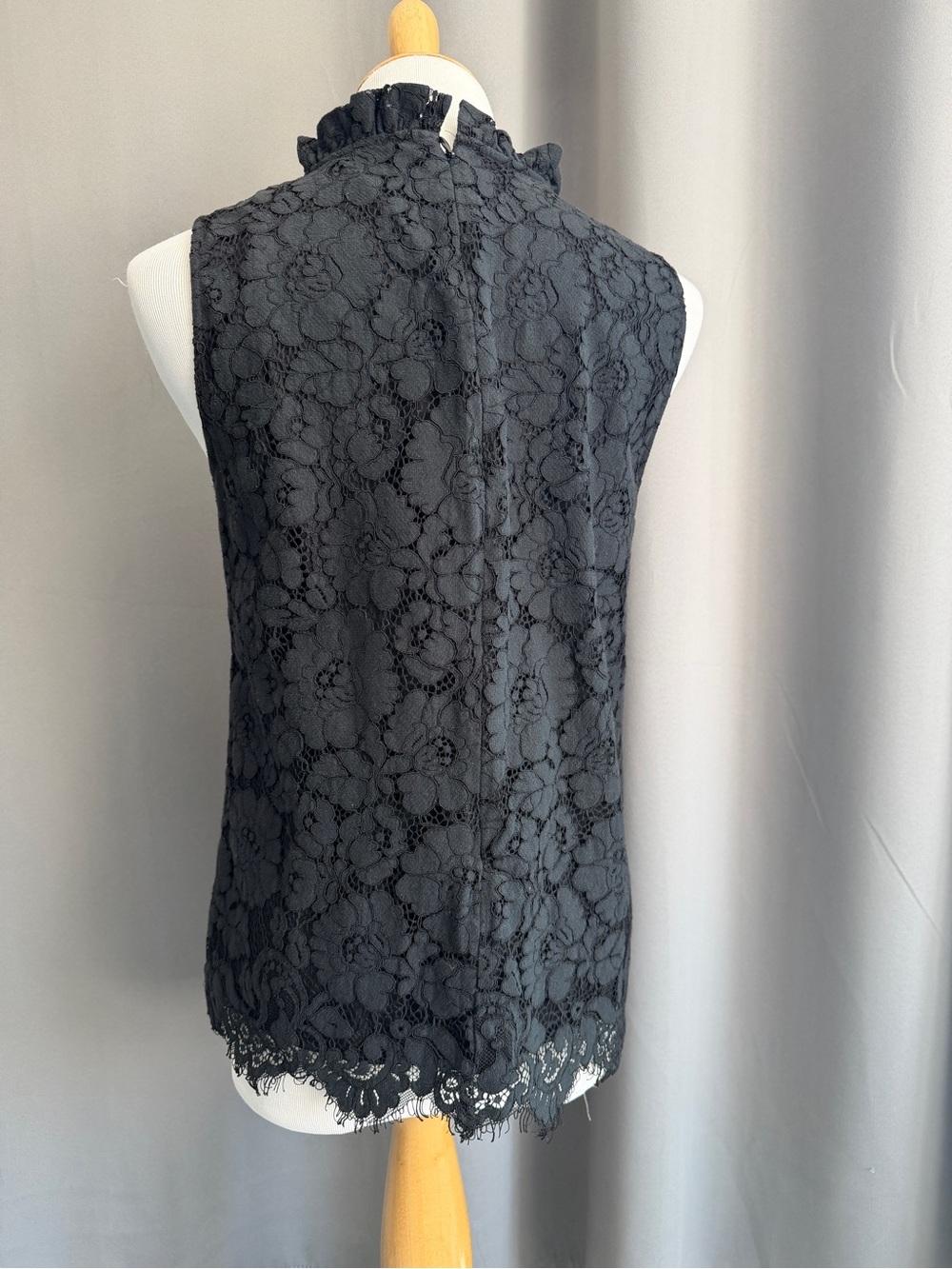 Ann Taylor Black Lace Sleeveless Blouse - Picture 3 of 14